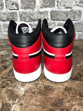 Load image into Gallery viewer, Jordan 1 Mid Chicago Toe