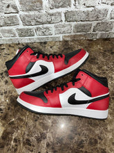 Load image into Gallery viewer, Jordan 1 Mid Chicago Toe