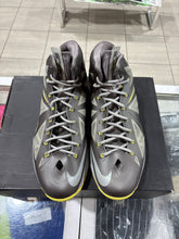 Load image into Gallery viewer, Nike LeBron X Canary