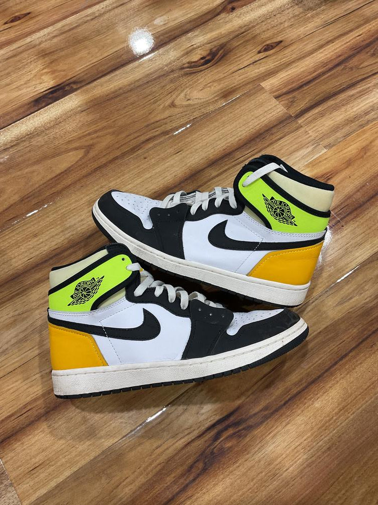 Jordan 1 Retro High White Black Volt University Gold