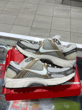 Load image into Gallery viewer, Nike Zoom Vomero 5 Platinum Tint Metallic Gold