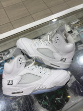 Load image into Gallery viewer, Jordan 5 Retro White Metallic (2026)