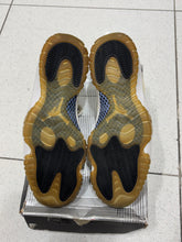 Load image into Gallery viewer, Jordan 11 Retro Columbia (2001)