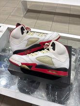 Load image into Gallery viewer, Jordan 5 Retro Fire Red Black Tongue (2013)