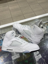 Load image into Gallery viewer, Jordan 5 Retro White Metallic (2026)