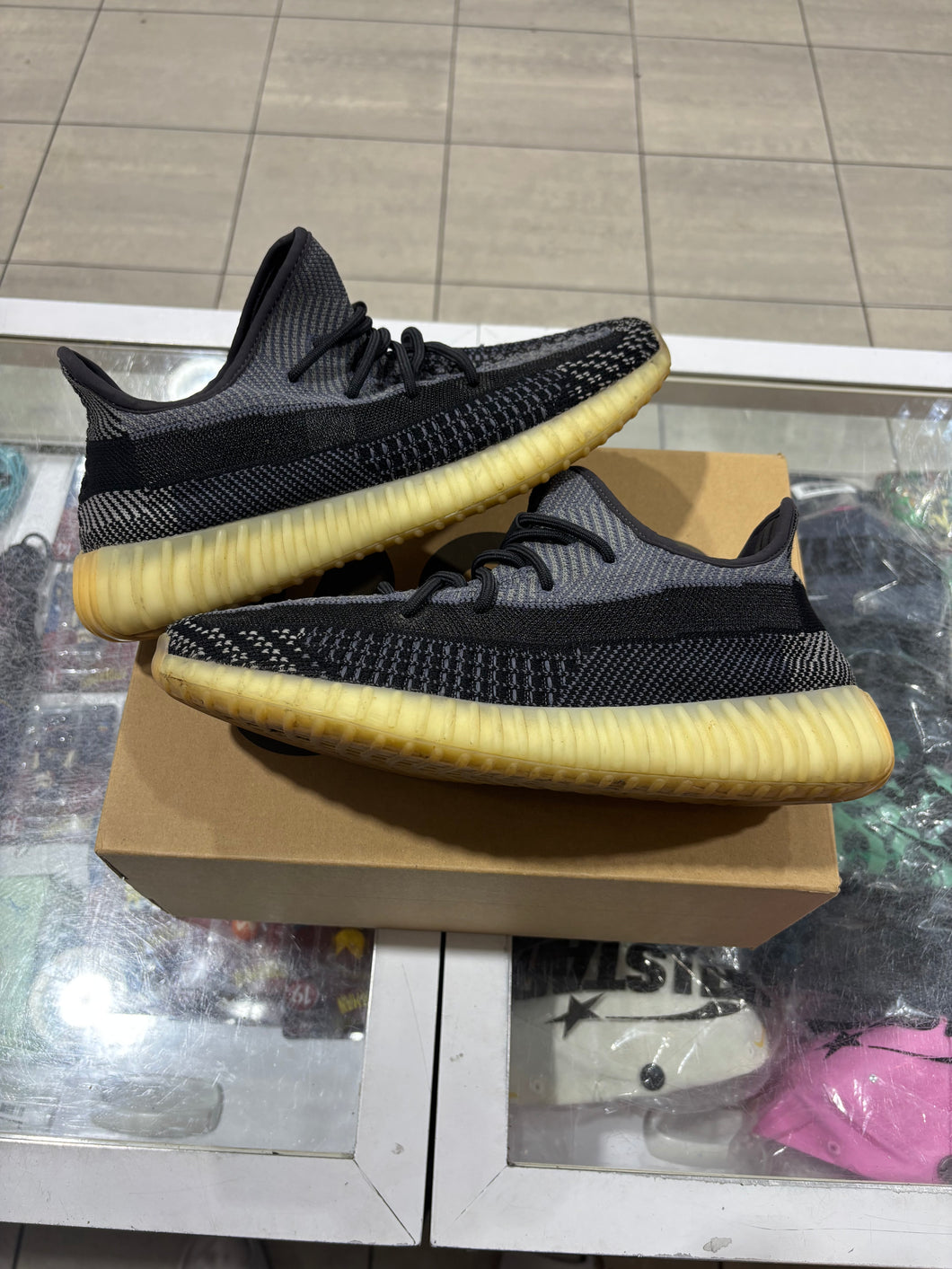 adidas Yeezy Boost 350 V2 Carbon