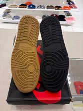Load image into Gallery viewer, Jordan 1 Retro High Gold Top 3