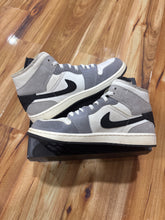 Load image into Gallery viewer, Jordan 1 Mid SE Craft White Cement Grey Black
