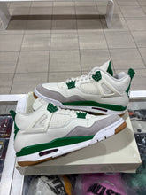 Load image into Gallery viewer, Jordan 4 Retro SB Pine Green