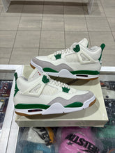 Load image into Gallery viewer, Jordan 4 Retro SB Pine Green