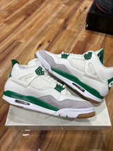 Load image into Gallery viewer, Jordan 4 Retro SB Pine Green