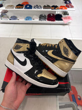 Load image into Gallery viewer, Jordan 1 Retro High Gold Top 3