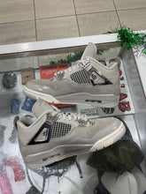 Load image into Gallery viewer, Jordan 4 Retro Frozen Moments (Women&#39;s)