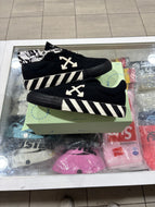OFF-WHITE Vulc Low Black White Arrow