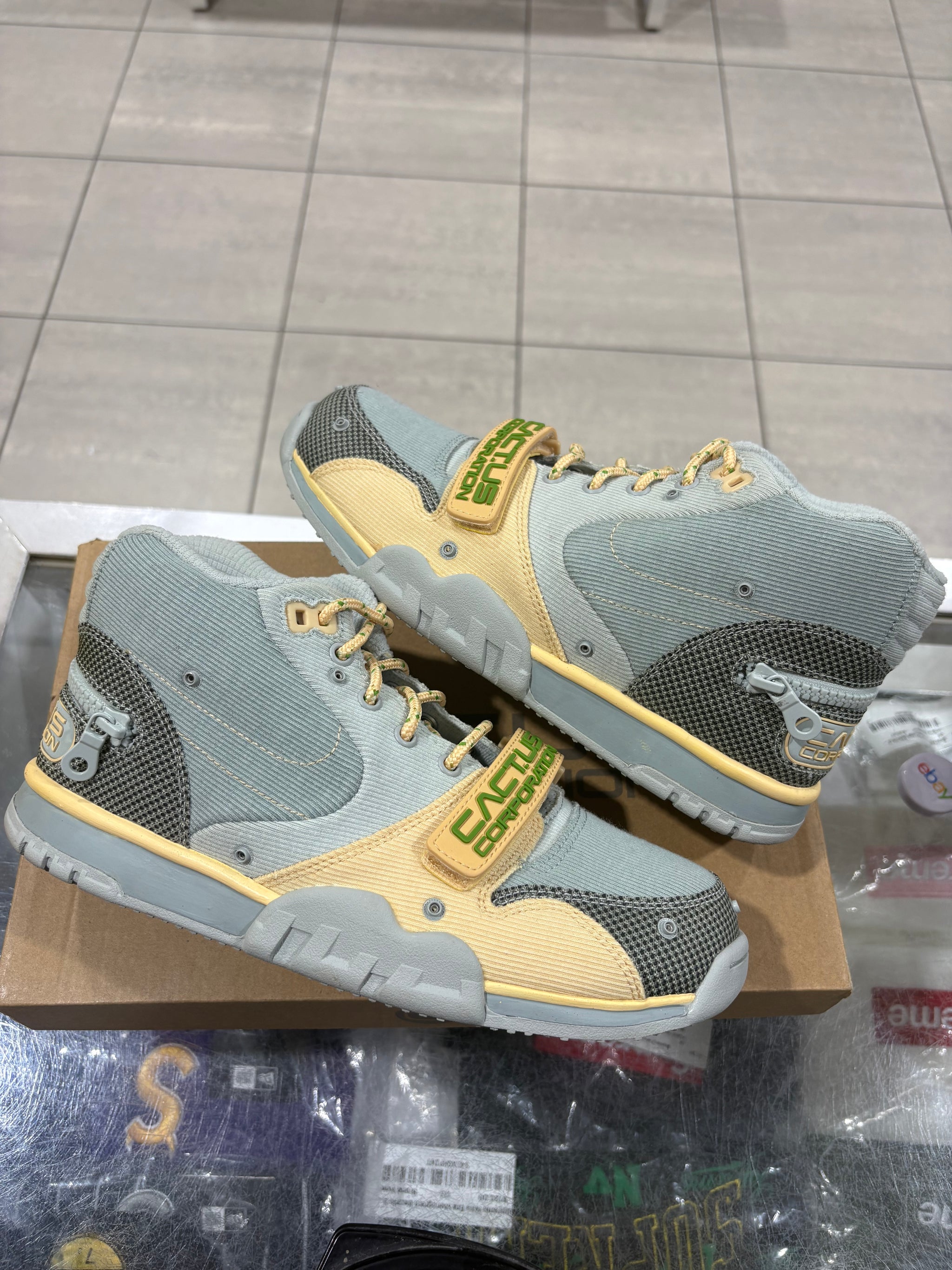Travis Scott – Kicks In The 216