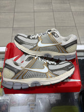 Load image into Gallery viewer, Nike Zoom Vomero 5 Platinum Tint Metallic Gold