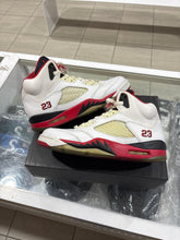 Load image into Gallery viewer, Jordan 5 Retro Fire Red Black Tongue (2013)