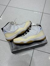 Load image into Gallery viewer, Jordan 11 Retro Columbia (2001)